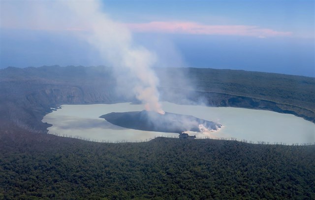 Ordenan el desalojo de la isla volcánica de Ambae