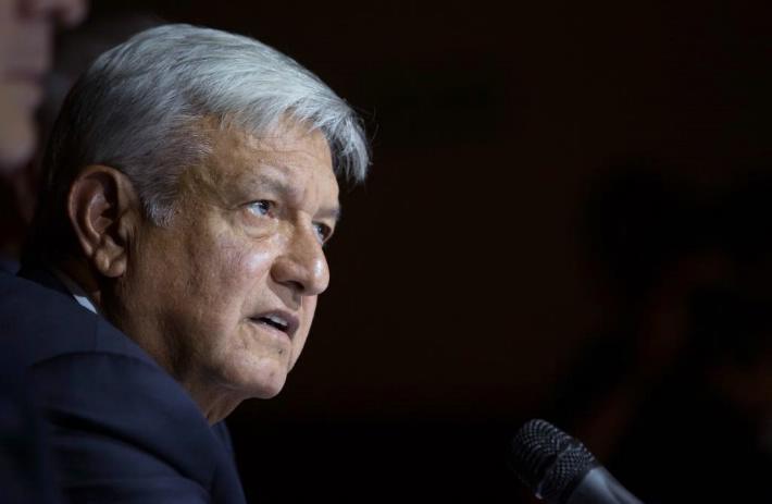 Familias exigen justicia en foro por la paz de López Obrador