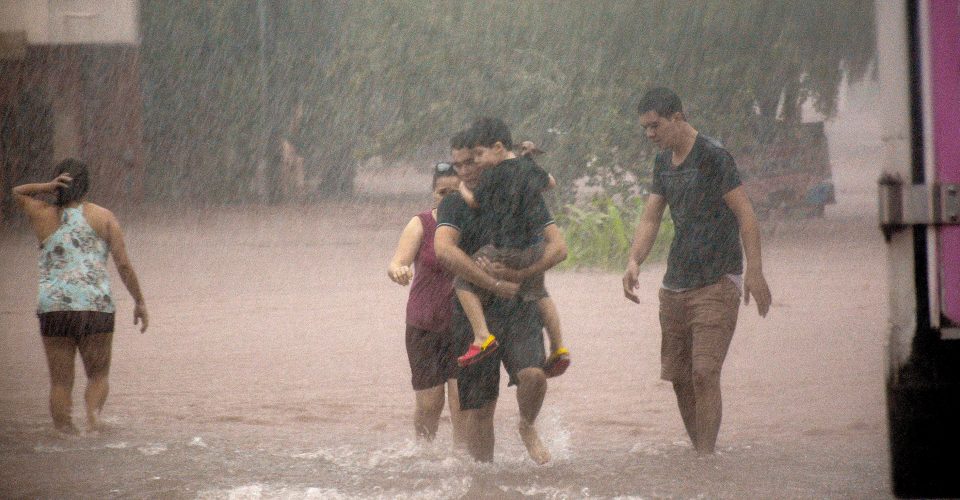 El país se hace agua; tormenta tropical causa caos en Sinaloa y Sonora