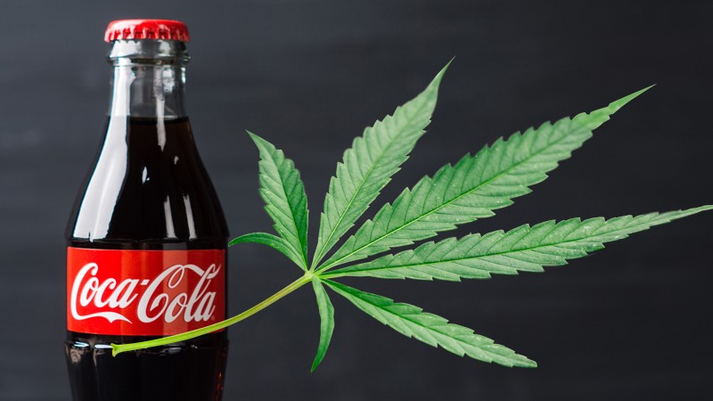 Coca-Cola quiere ‘entrarle’ a las bebidas con mariguana