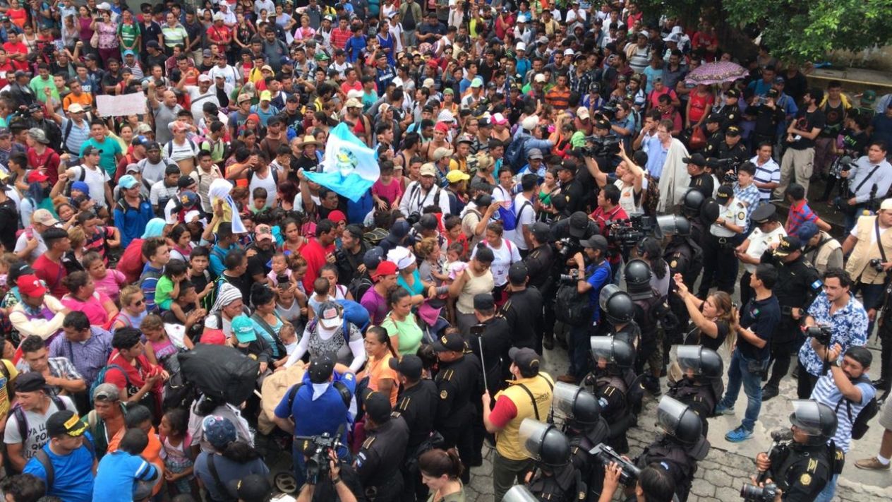 Caravana de migrantes centroamericanos entra a México