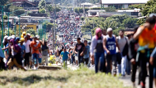 Caravana migrante sale de Niltepec y se dirige a Juchitán, en Oaxaca