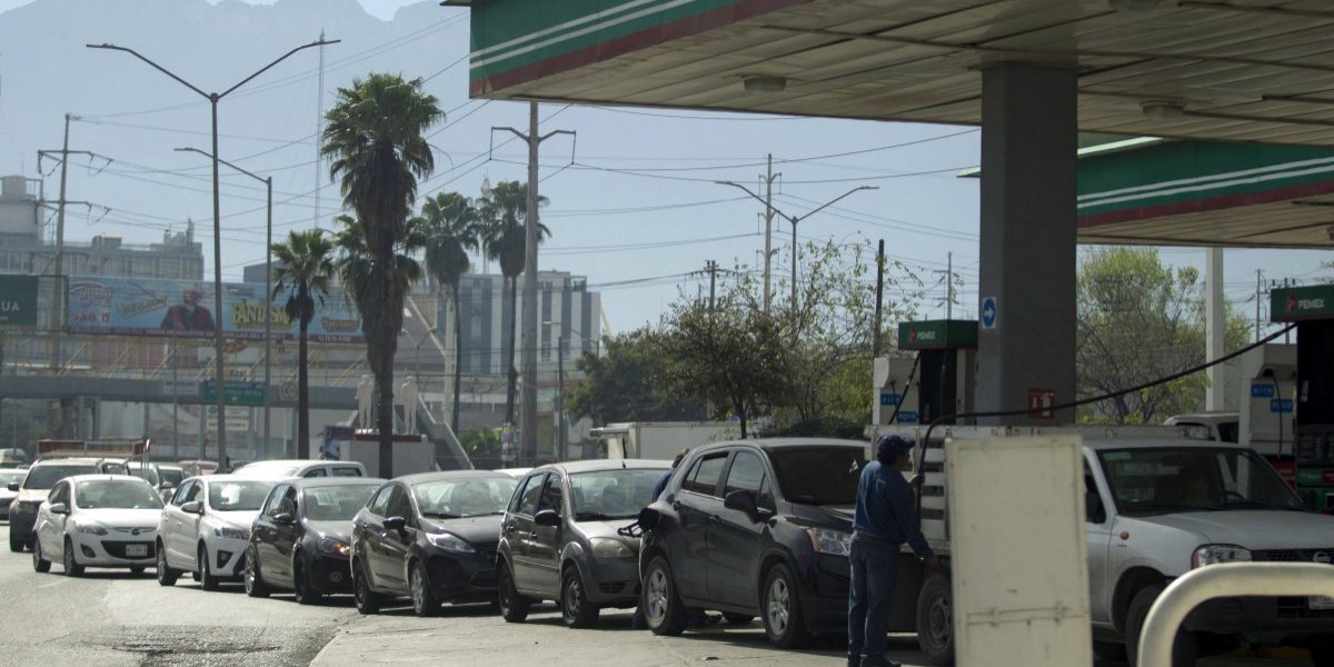 ‘Picaduras’ a ductos de Pemex son el motivo de desabasto de gasolina en Monterrey: AMLO