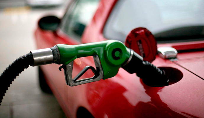 Precios de gasolinas ligaron en enero su segundo mes a la baja