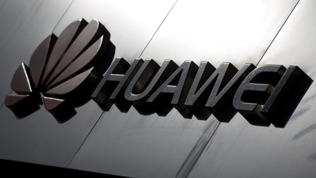 Huawei ahora revisa su relación con FedEx; acusa desvío de envíos