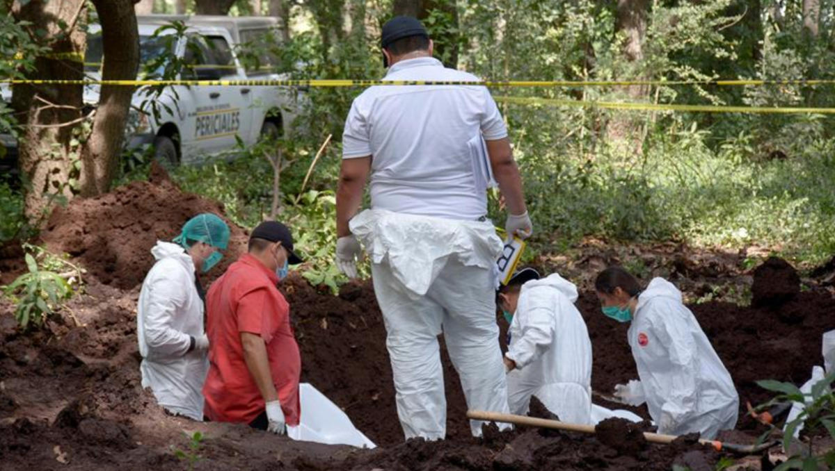 Se han hallado 222 fosas clandestinas en seis estados, revela Encinas