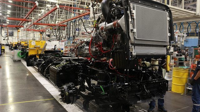 Producción de camiones retrocede por incertidumbre sobre diésel limpio