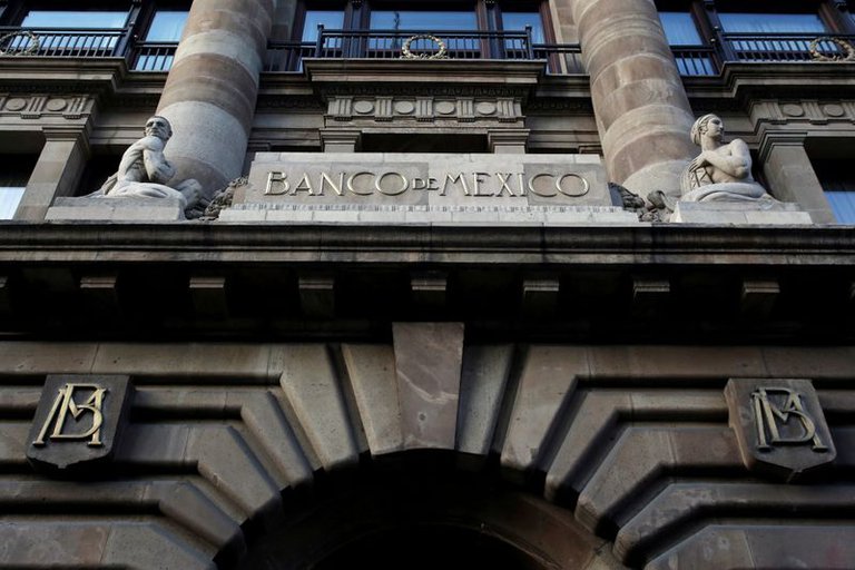Banxico bajó la tasa de interés a 4.25%
