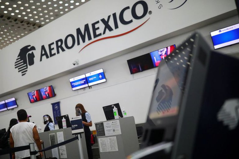 Aeroméxico solicitó a corte de EEUU autorización para despedir a 1,830 empleados por reestructura financiera