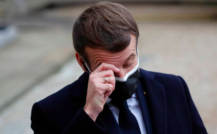 Emmanuel Macron presenta tos, cansancio y fiebre tras dar positivo a Covid-19