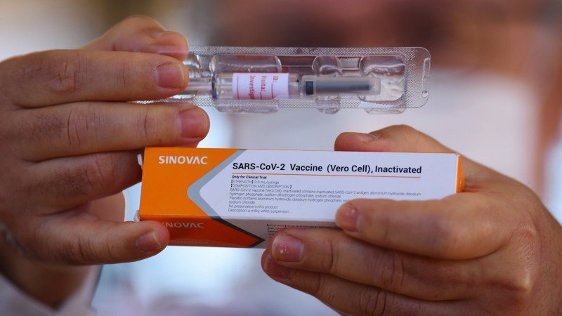 Vacuna de Sinovac arroja mayor efectividad con intervalo de 3 semanas entre dosis