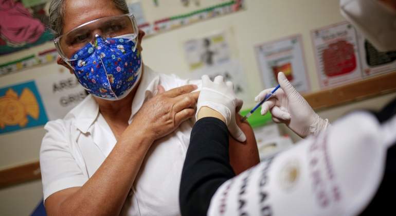 Gobierno de México permitirá a empresas y gobiernos locales adquirir vacunas contra el coronavirus