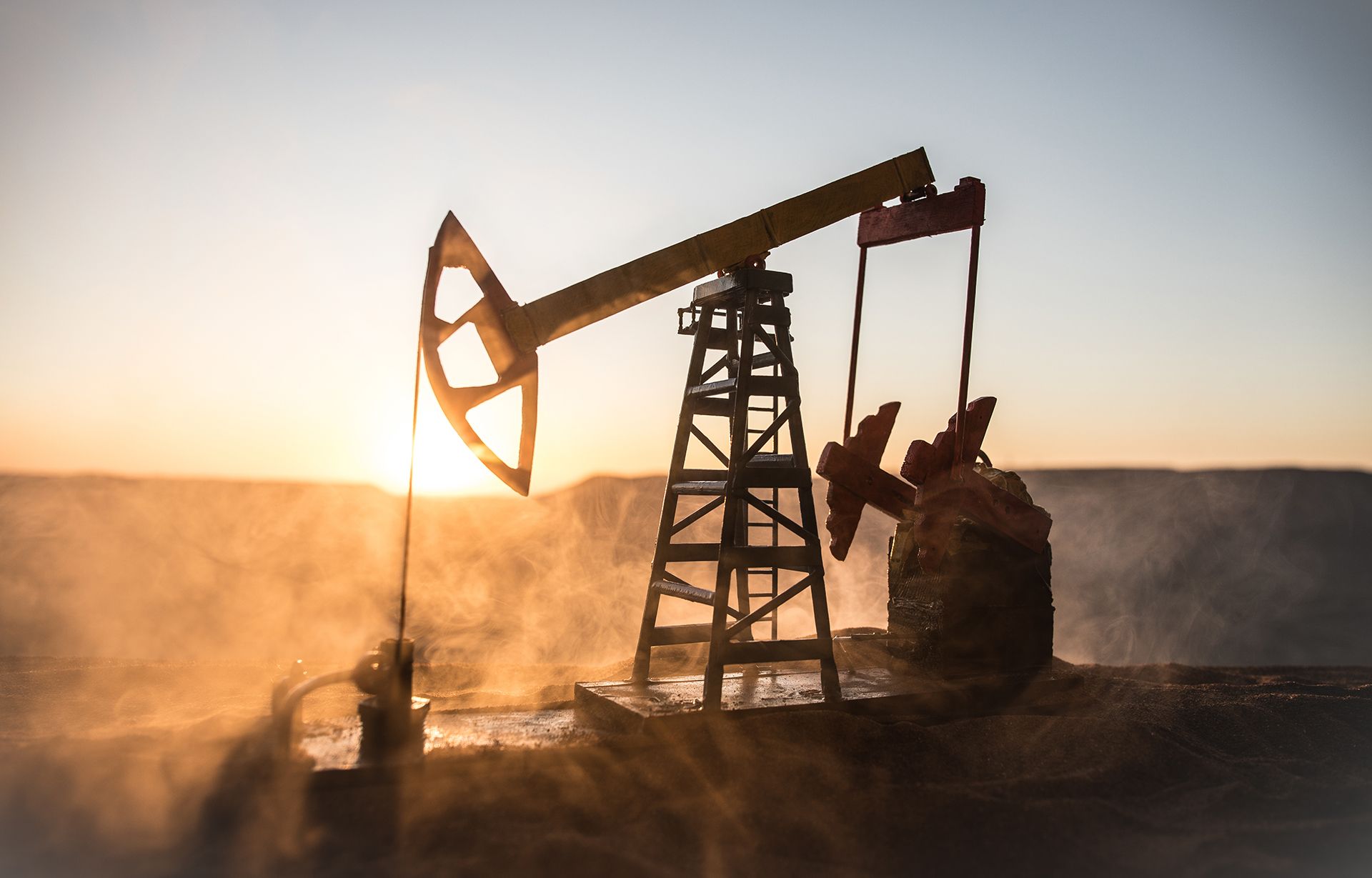Precios del petróleo rozan los 77 dólares por barril tras nuevas maniobras de la OPEP