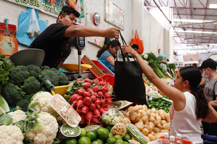Precios mundiales de los alimentos ceden ligeramente en julio: FAO