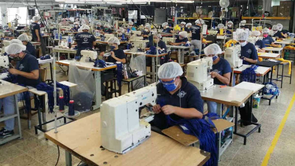Industria manufacturera casi recupera los trabajos perdidos por la pandemia