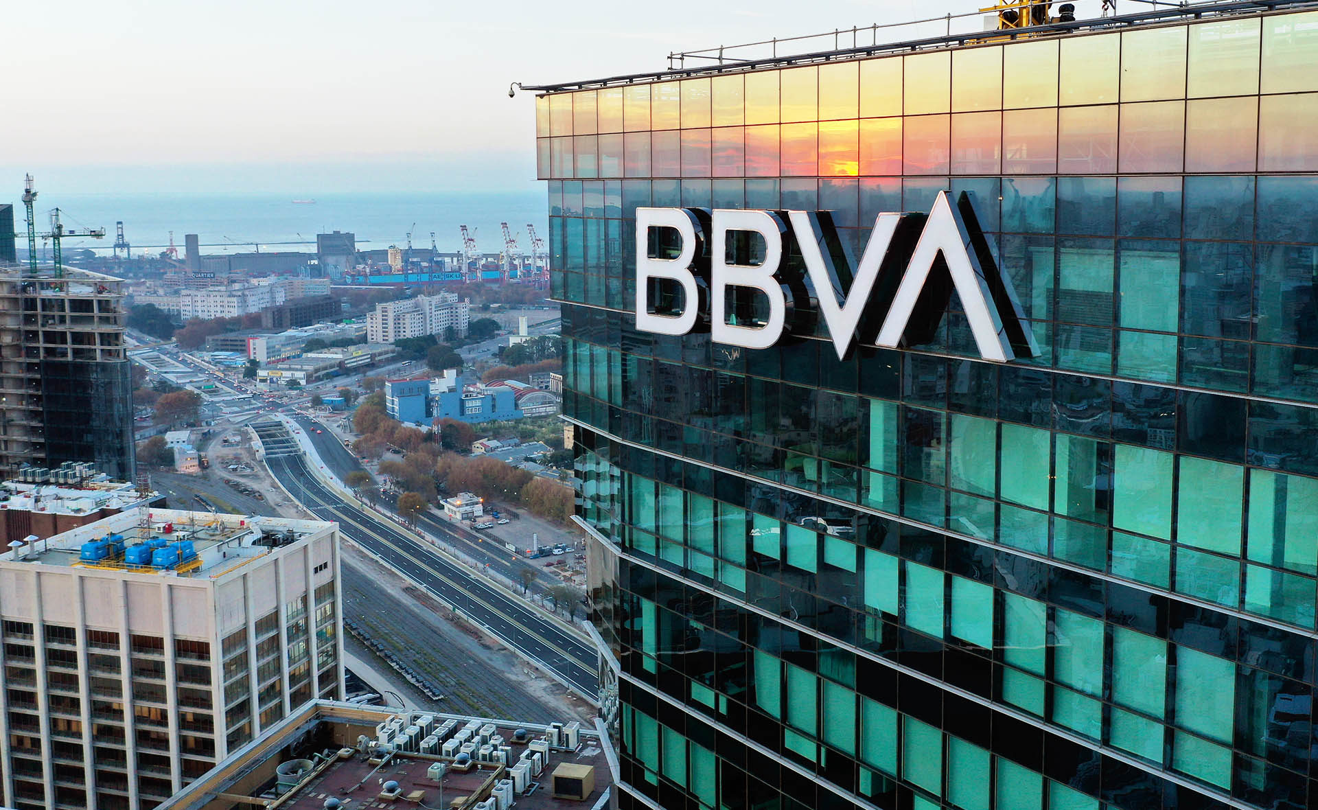 BBVA obtuvo 1,630 mdd de beneficios en el tercer trimestre