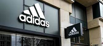 Adidas espera menos ganancias en el año por afectaciones en las cadenas de suministro