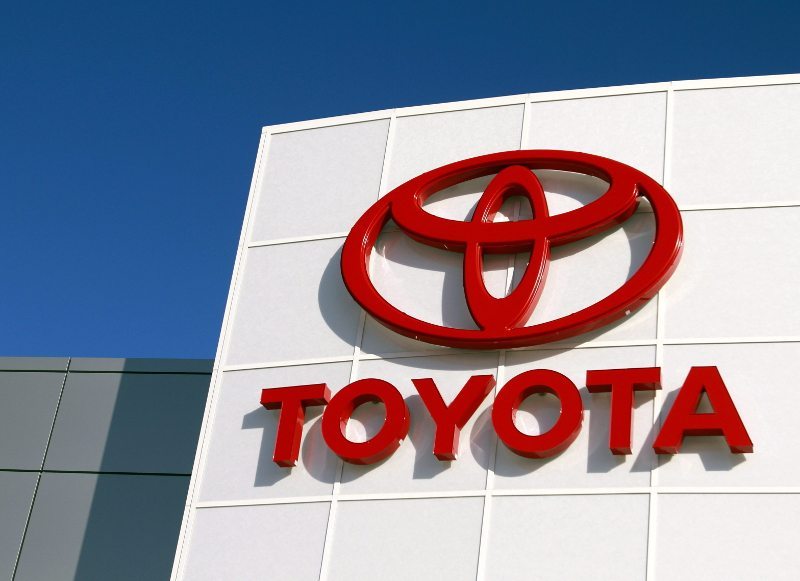 Toyota mejora su beneficio trimestral pese a la escasez de chips