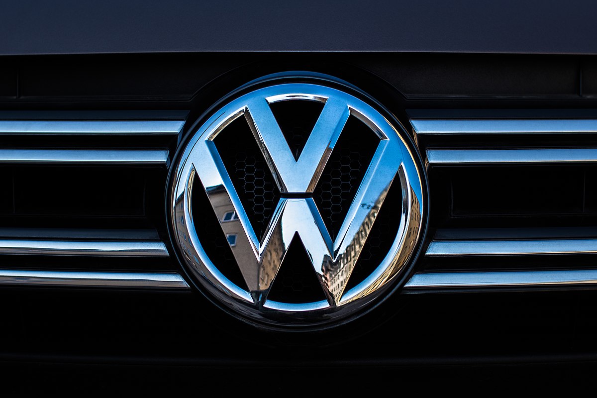 Volkswagen sigue a Toyota y también suspende sus operaciones en Rusia