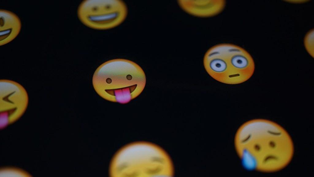 Así los nuevos emojis que lanzará WhatsApp
