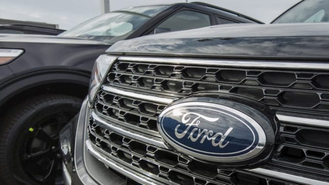 Ford llama a revisión a 462,000 vehículos por defecto en cámara 360°