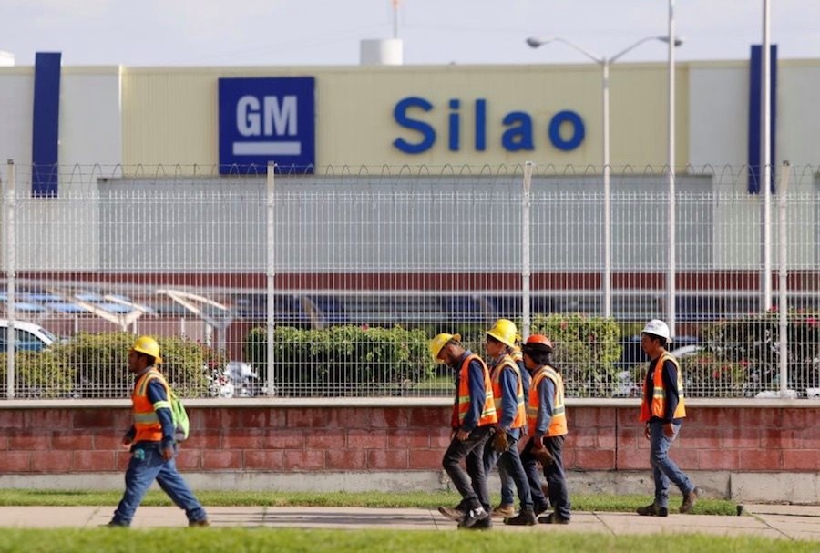 Trabajadores de GM en molestia ante el SINTTIA