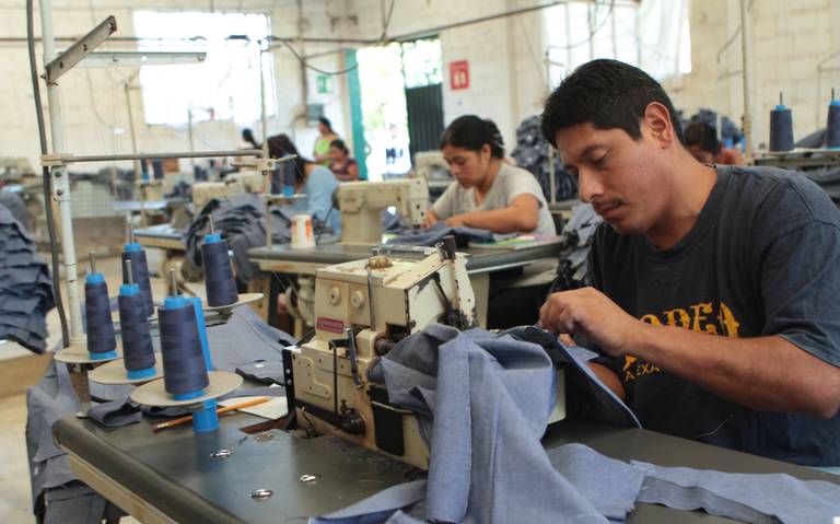 Materia prima extranjera saca de la jugada al sector textil de Puebla