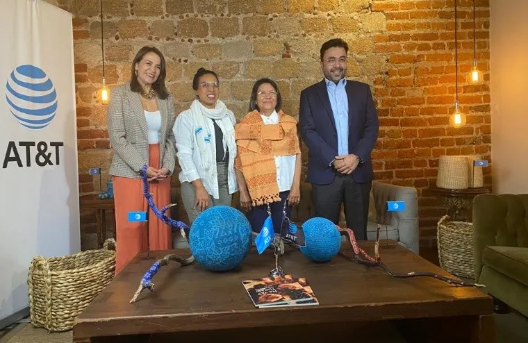 Conectando Raíces: Impulsando a artesanas mexicanas en el mundo digital