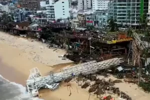 Se informo que el 80% de los hoteles de Acapulco sufrieron daños por el huracán Otis