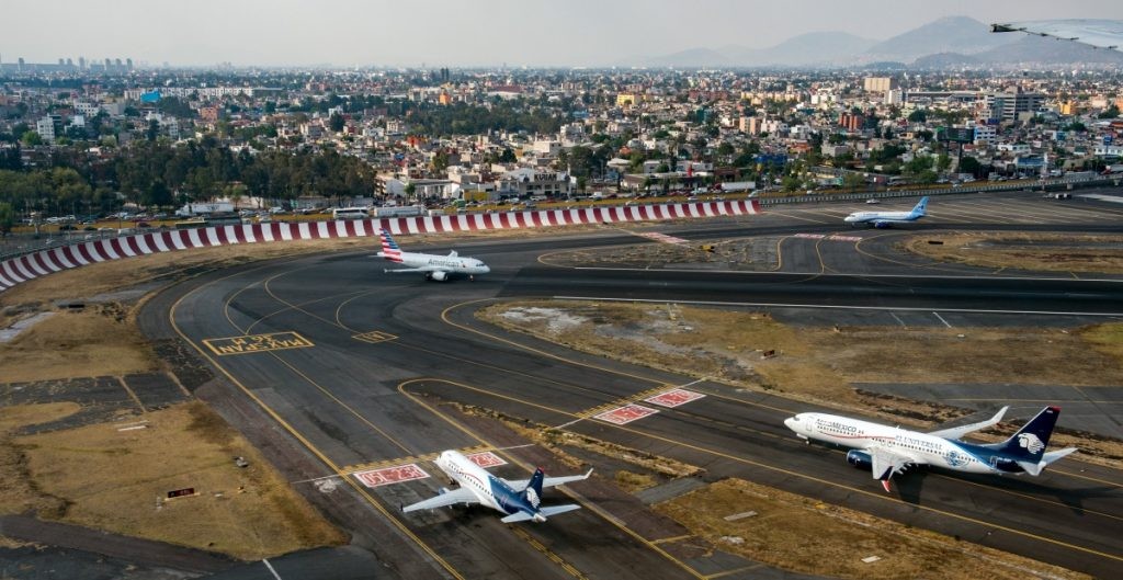 Grupos aeroportuarios pierden 74,942 millones de pesos en valor de mercado por cambios en regulación tarifaría