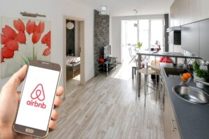 Gobierno de CDMX propone regular plataformas de alojamiento como Airbnb