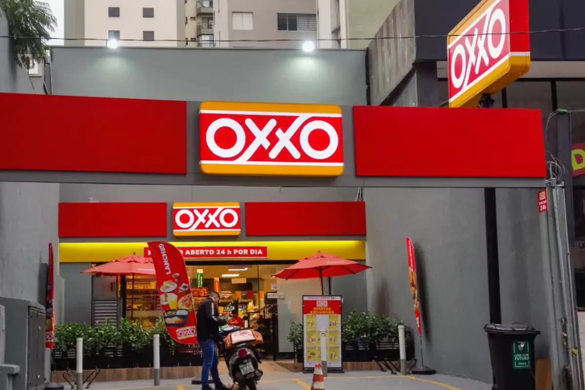 Oxxo invertirá 800 mdp en rehabilitación de sus tiendas en Acapulco afectadas por Otis