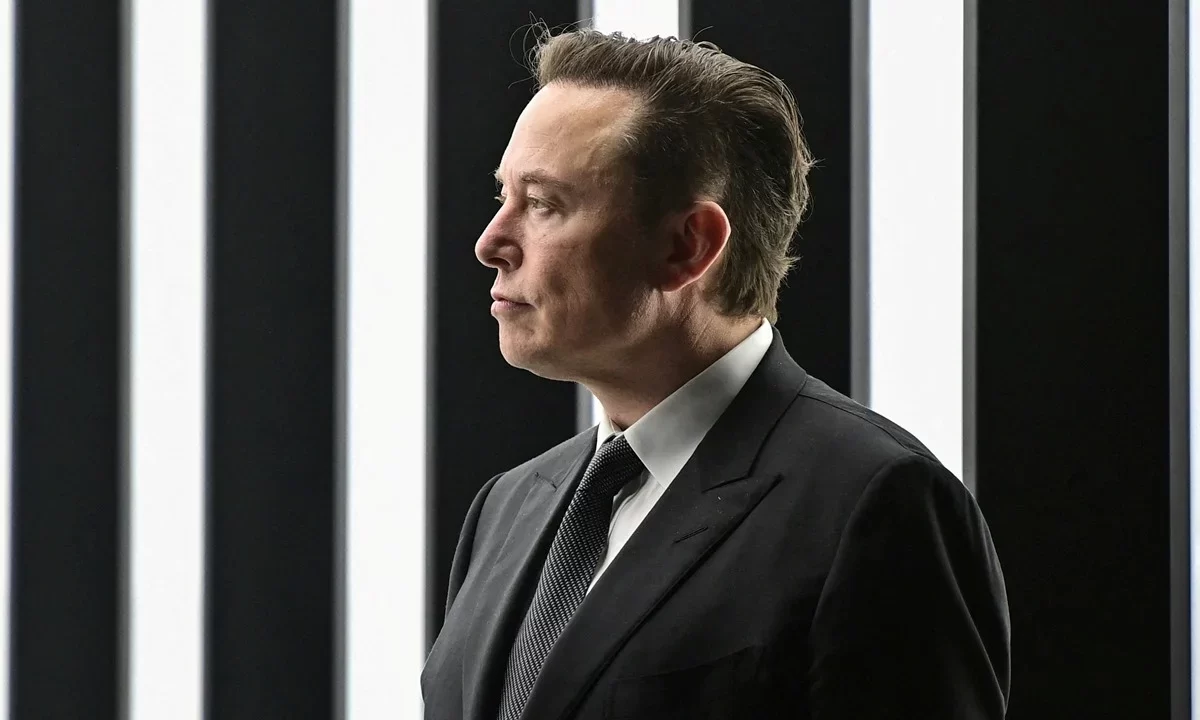 Elon Musk dice que Tesla reunirá a los accionistas para trasladar la constitución