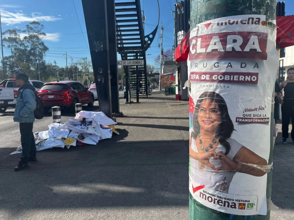 Basura electoral enmarca la campaña de Clara Brugada