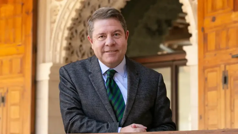 Presidente de Castilla inventa que AMLO dijo que “odia a España”