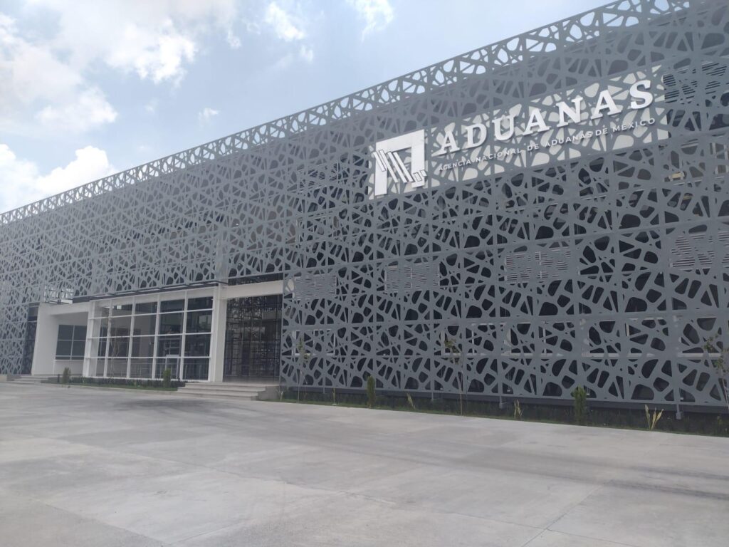 Las aduanas, el lugar llamado deseo